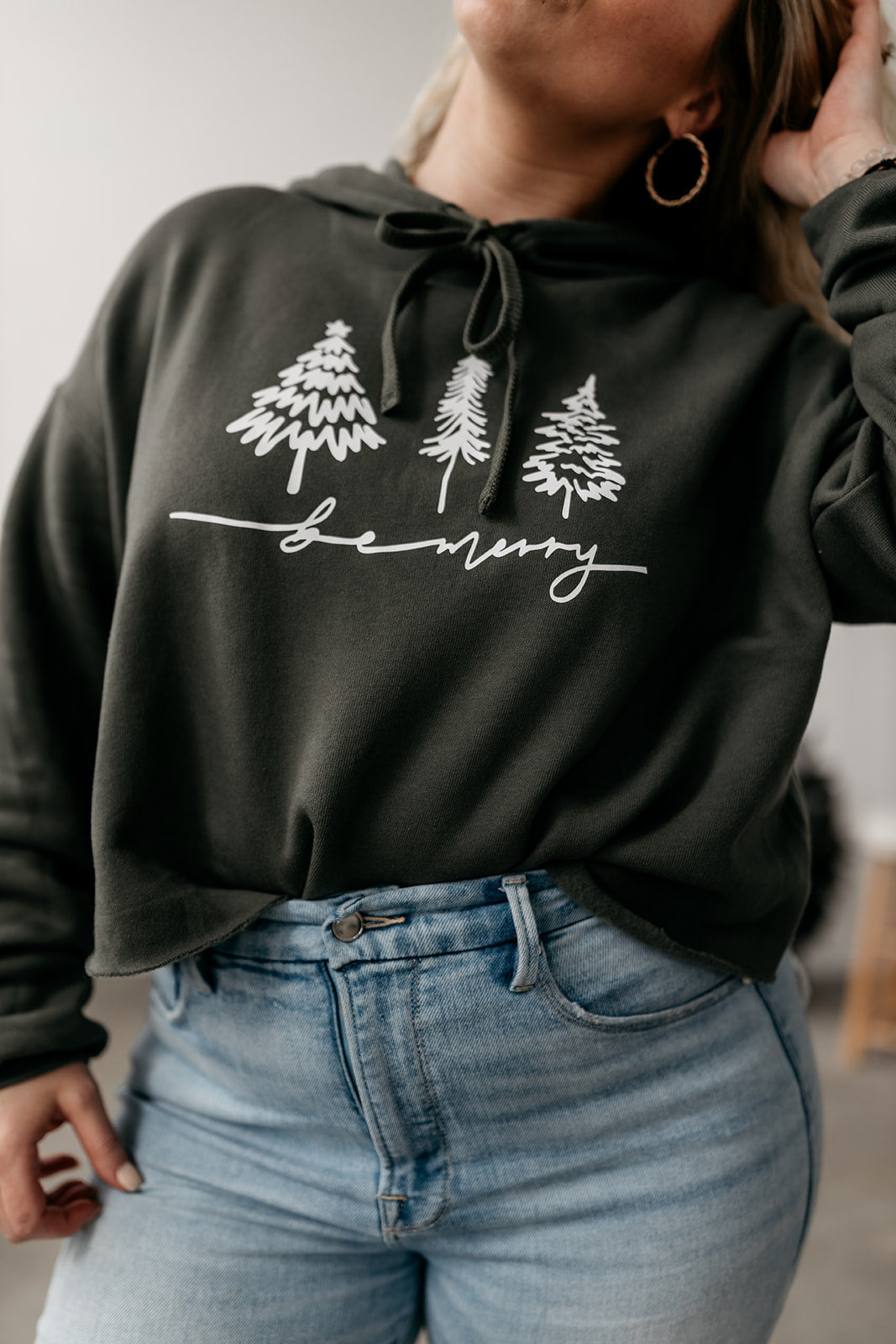 Cropped-hoodie-Be-merry-design