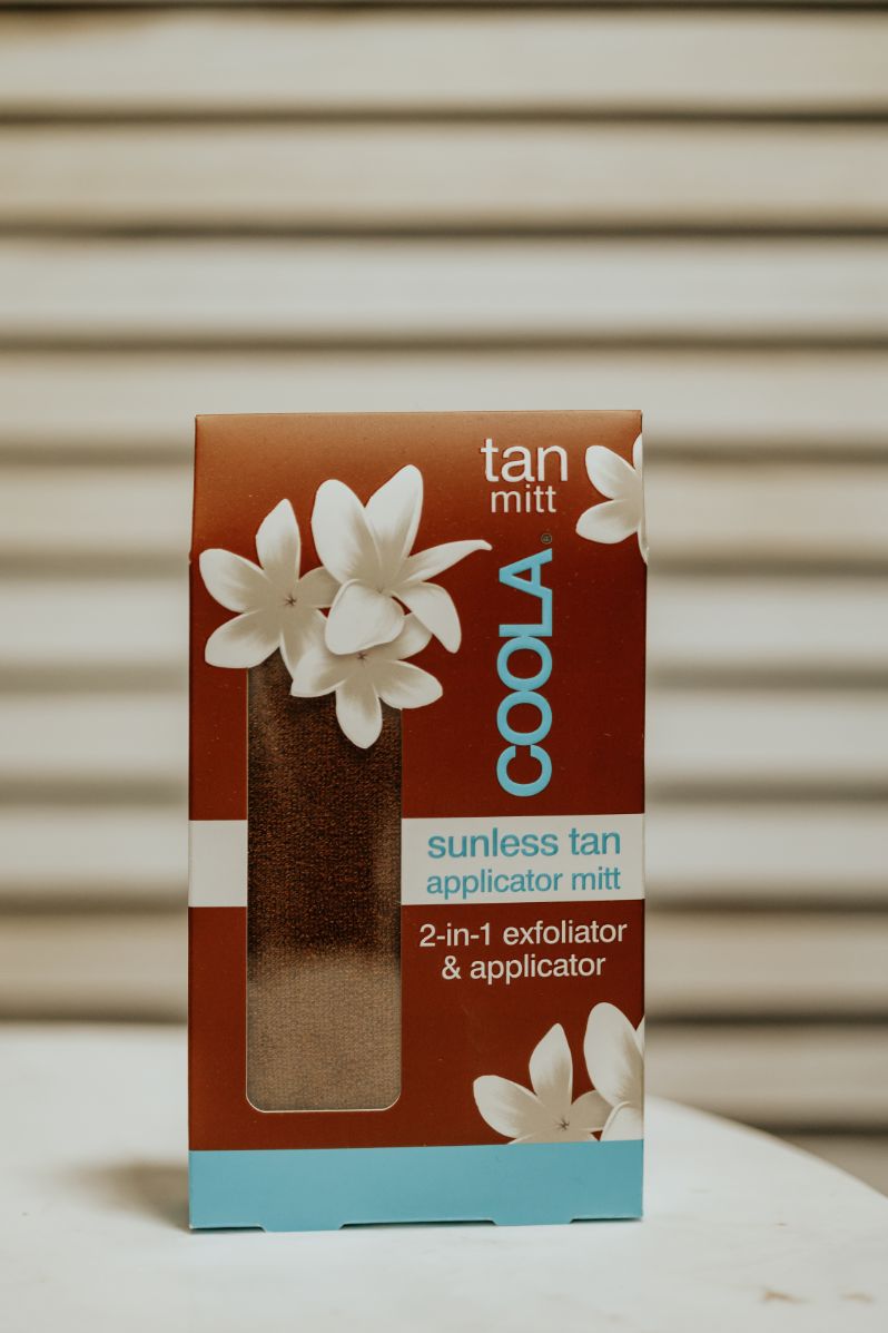 COOLA-sunless-tan-applicator-mitt-2-in-1-exfoilator-&-applicator