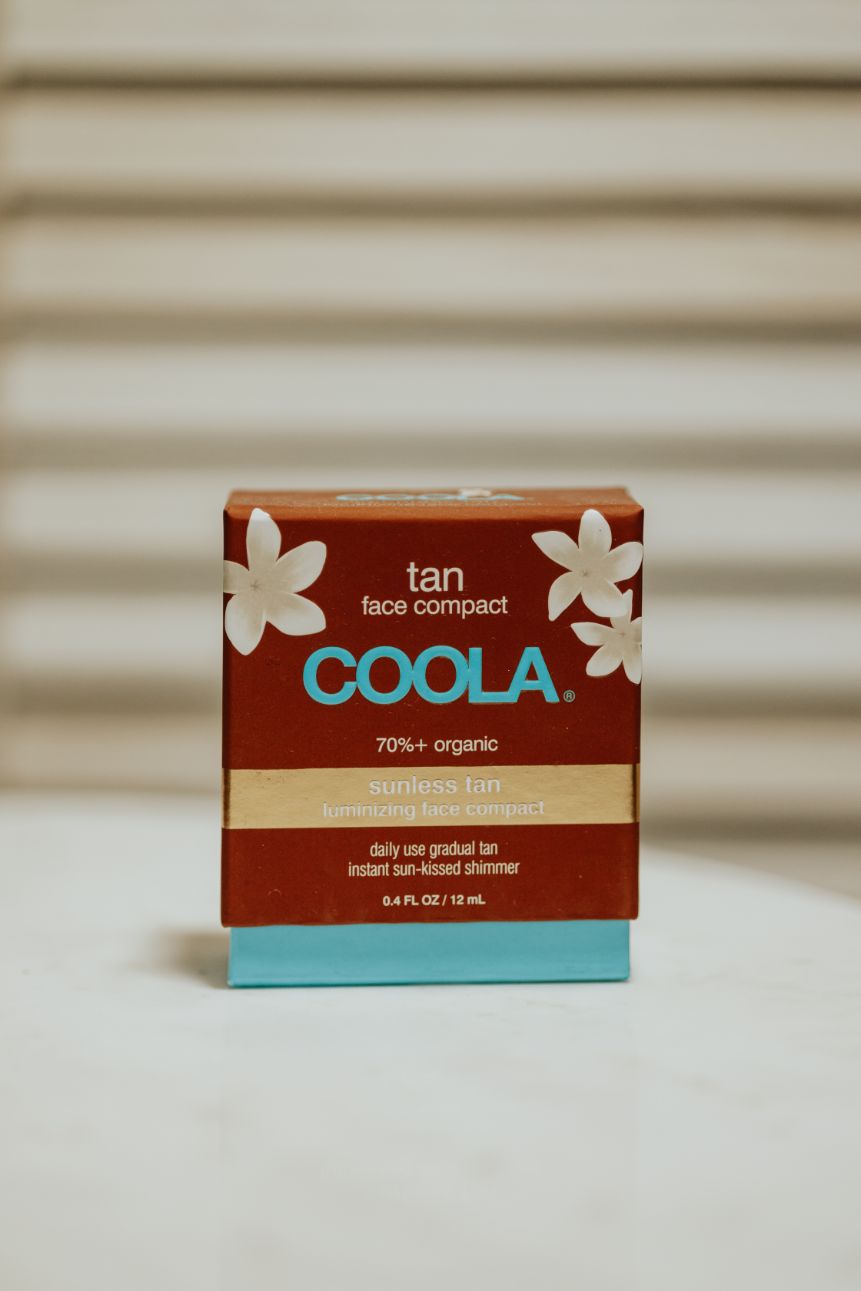 COOLA-Sunless-tan-luminizing-face-compact-Organic